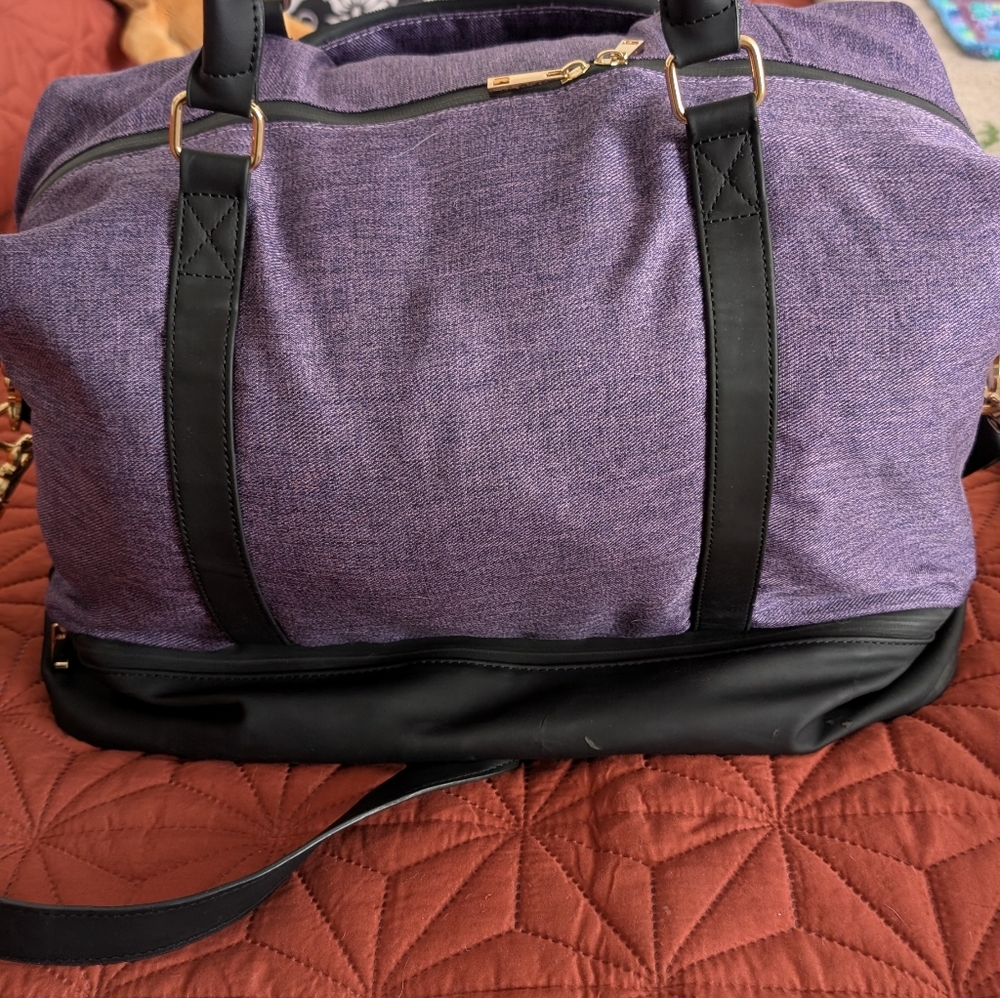 Weekender Bag Shoulder Strap/Expandable Bottom Pouch/Gold Accents/Trolly Pouch